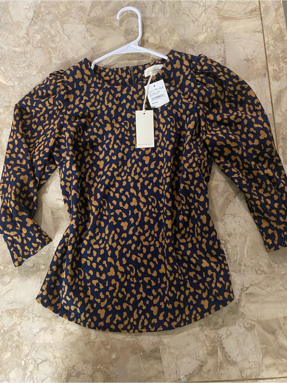 MELLODAY Navy and Tan Leopard Puff-Sleeve Long Sleeve Top